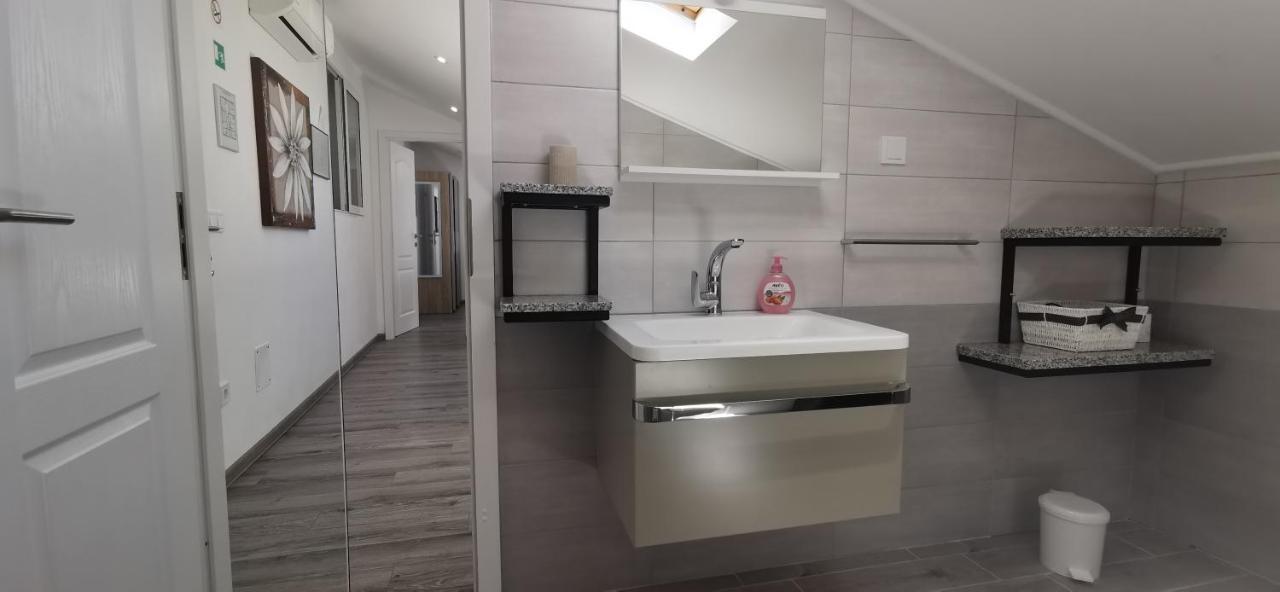 Apartments Angeline Ровинско село Екстериор снимка