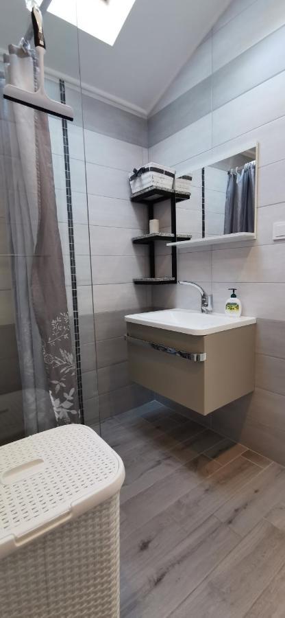 Apartments Angeline Ровинско село Екстериор снимка