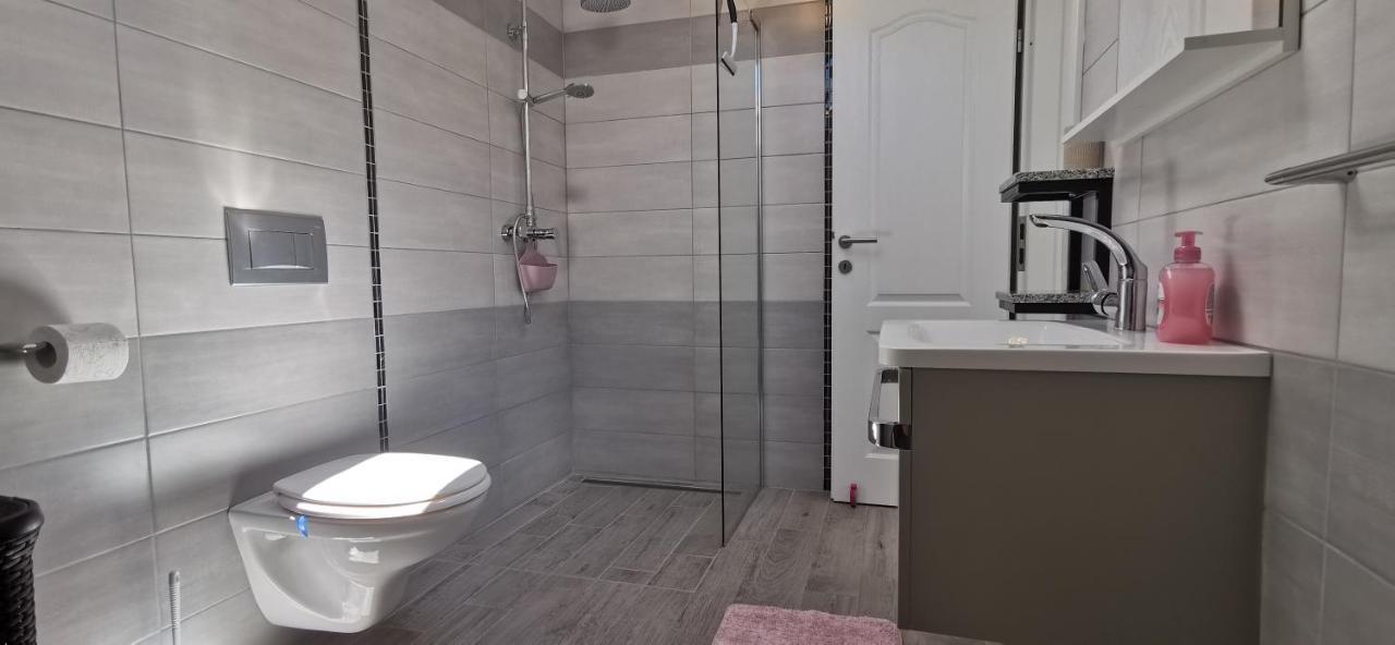 Apartments Angeline Ровинско село Екстериор снимка