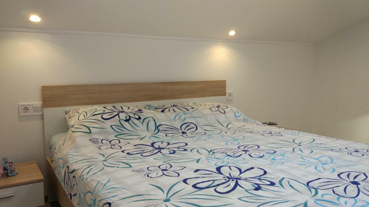 Apartments Angeline Ровинско село Екстериор снимка