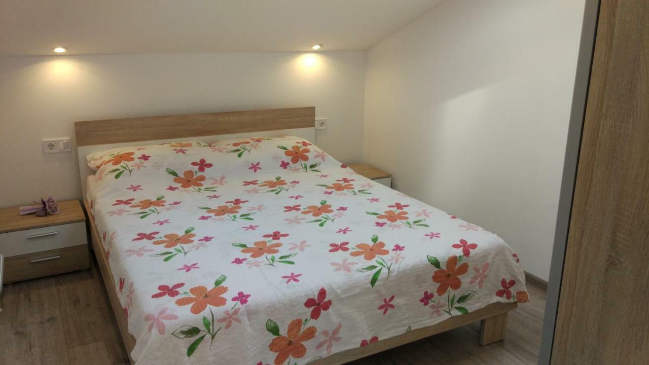 Apartments Angeline Ровинско село Екстериор снимка