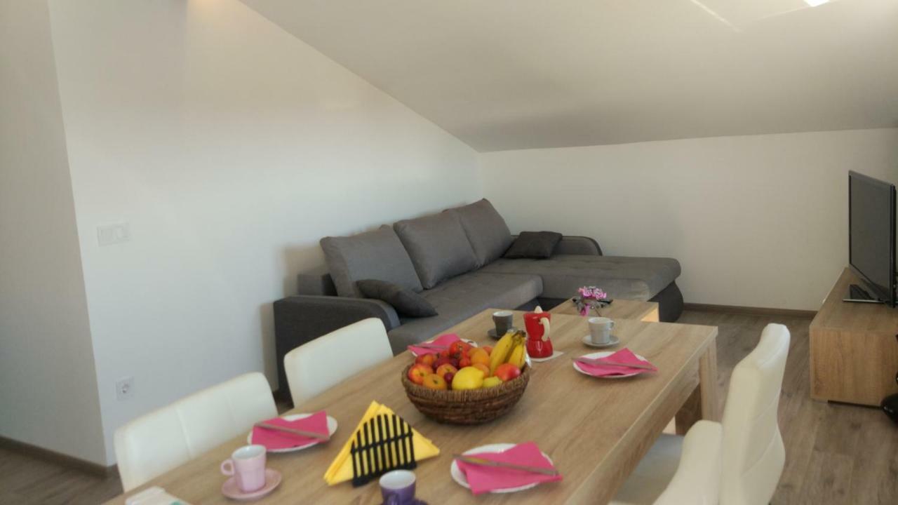 Apartments Angeline Ровинско село Екстериор снимка