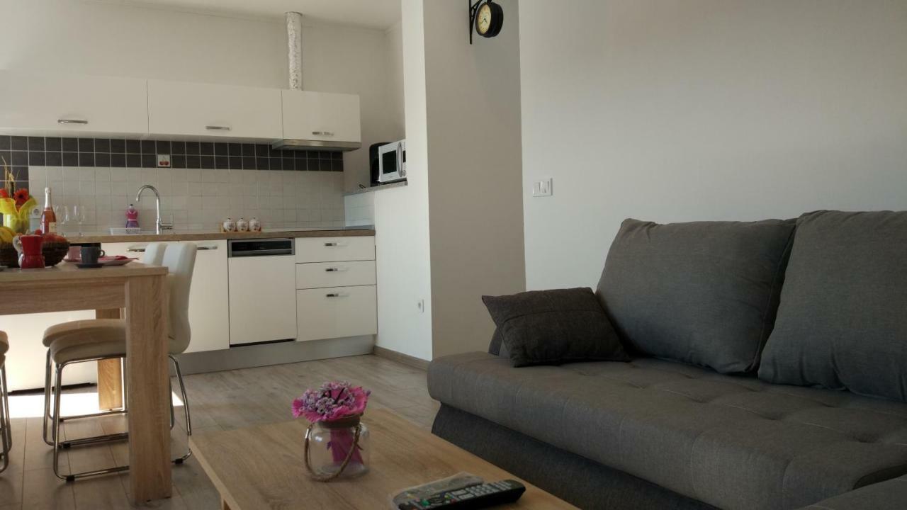 Apartments Angeline Ровинско село Екстериор снимка