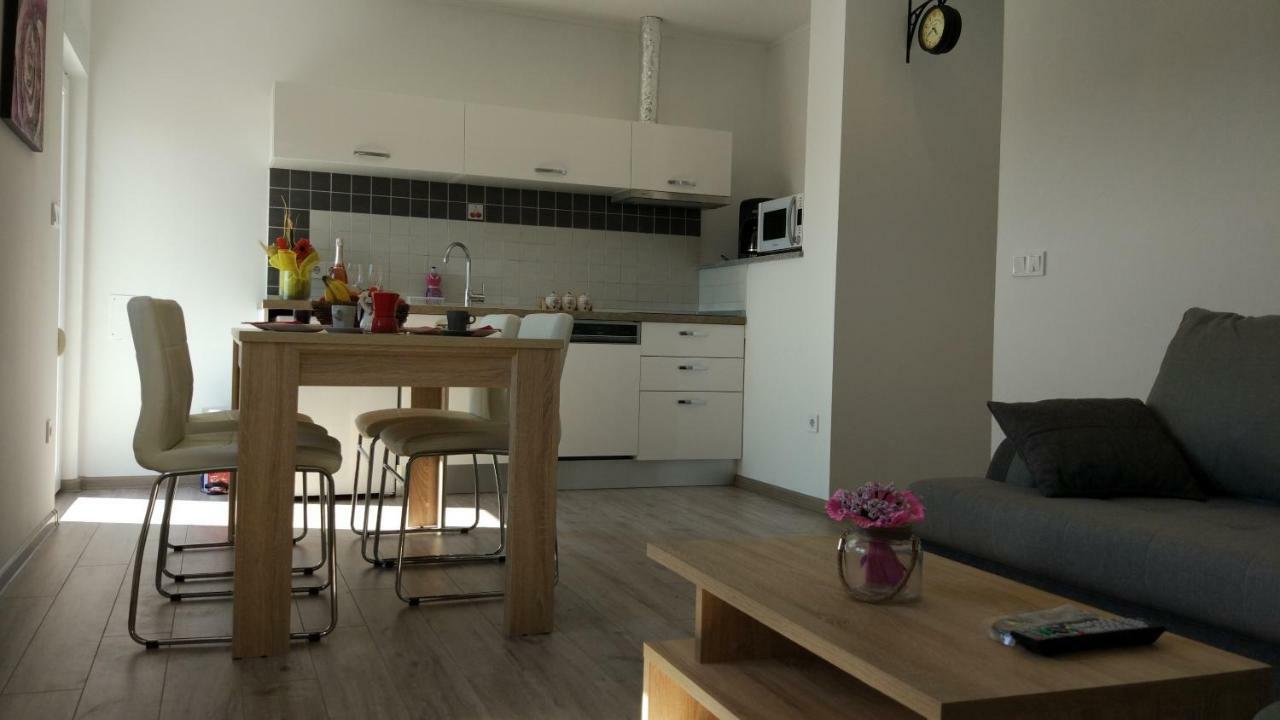 Apartments Angeline Ровинско село Екстериор снимка